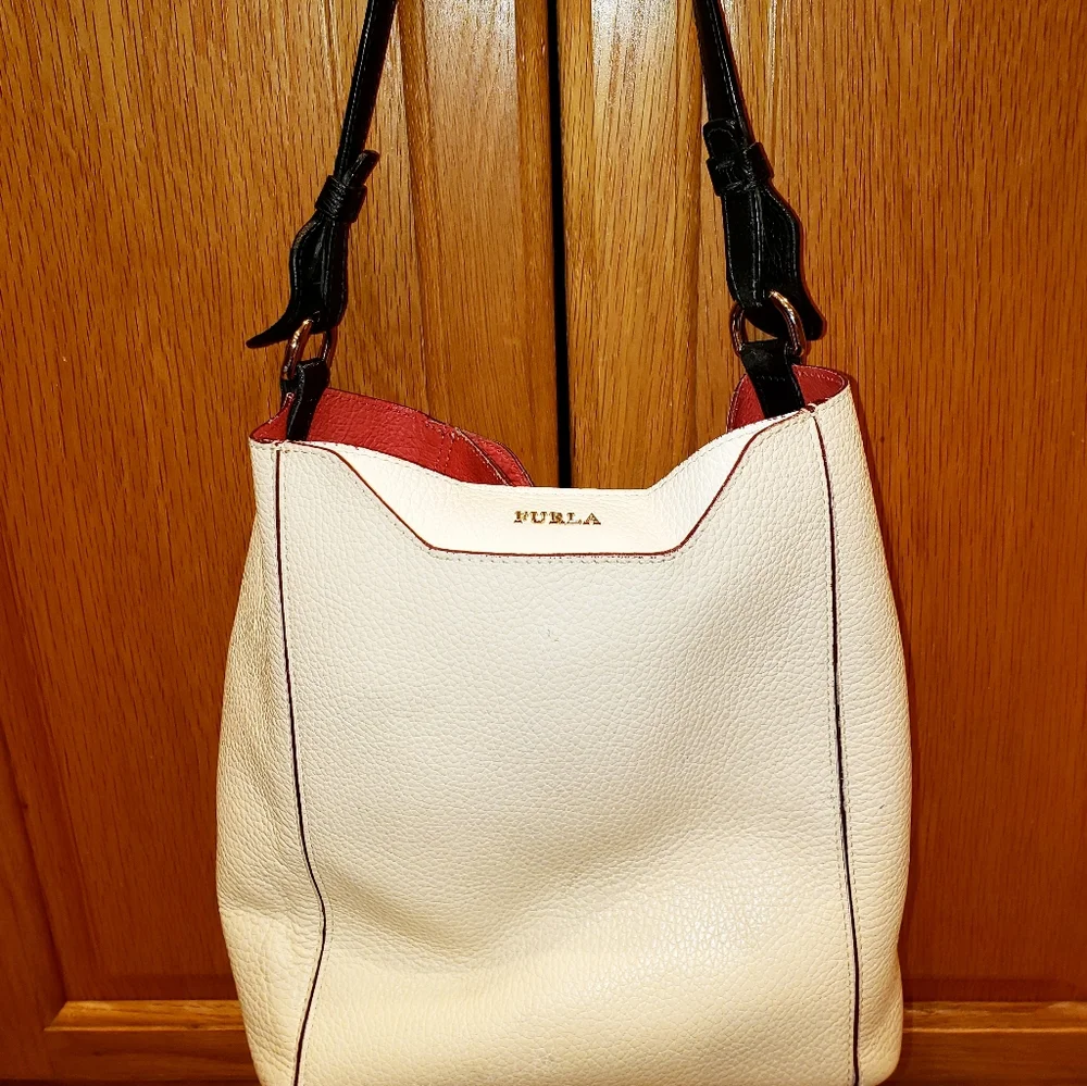 Furla White Leather Shoulder Bag with Red Interior